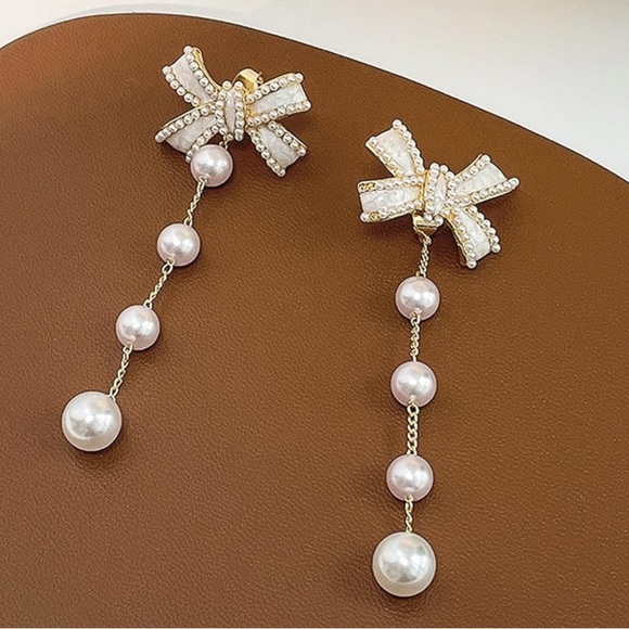 Pearl Bow Earrings - Picture 1 of 3